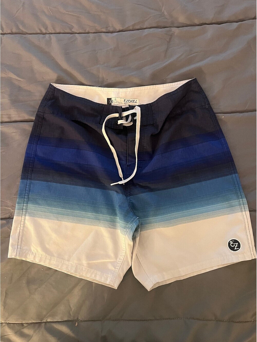 Mens Ezekiel Board shorts size 30